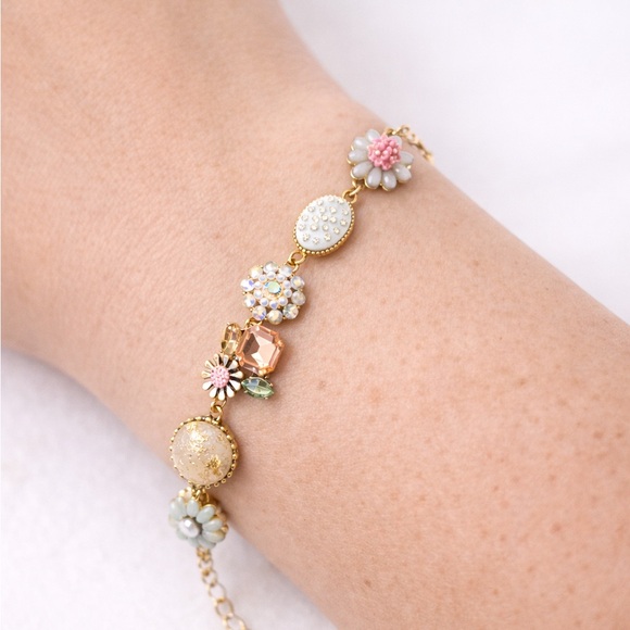 Floral Charm Bracelet – Rhinestone & Pastel Accent Costume Jewelry NWOT - Picture 3 of 3
